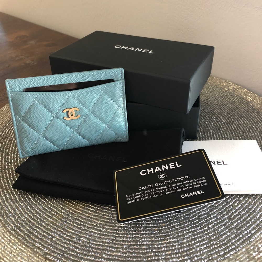 Chanel Iridescent Caviar Quilted card holder